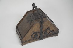 Benham & Froud, Designed by Dr. C. Dresser, Gothic Revival Oak Coal Scuttle - Thumbnail 5