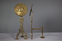 Thomas Jeckyll, attributed. A Pair of Anglo-Japanese Brass Fire Dogs with Love Birds - Thumbnail 2