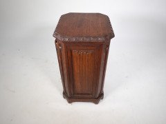 A. W. N Pugin, Style of. A Gothic Revival Oak Coal Purdonium with Linenfold Carving - Thumbnail 4