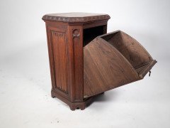 A. W. N Pugin, Style of. A Gothic Revival Oak Coal Purdonium with Linenfold Carving - Thumbnail 10