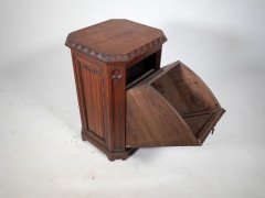 A. W. N Pugin, Style of. A Gothic Revival Oak Coal Purdonium with Linenfold Carving - Thumbnail 11