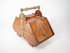 Dr. C. Dresser for Benham & Froud. Aesthetic Movement Oak Coal Box with Brass Hinges - Thumbnail 4