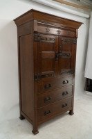 Arts & Crafts Oak Linen Press by Liberty and Co with Fleur De Lys carved details - Thumbnail 4