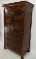 Arts & Crafts Oak Linen Press by Liberty & Co. with Fleur De Lys carved details - Thumbnail 5