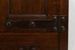 Arts & Crafts Oak Linen Press by Liberty & Co. with Fleur De Lys carved details - Thumbnail 9