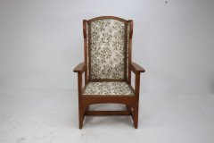 E G Punnett, attributed. Probably by William Birch & Retailed by Goodyers. An Arts & Crafts Oak Wing Back Hall Armchair - Thumbnail 2