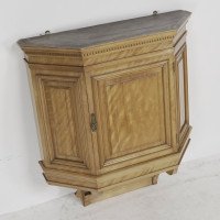 Collinson & Lock. An Aesthetic Movement Satin Walnut Breakfront Wall Cupboard - Thumbnail 3