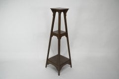 Liberty & Co., attributed. An Arts & Crafts Oak Plant Stand - Thumbnail 3