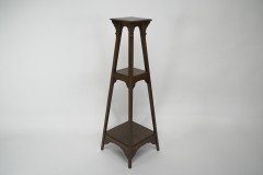 Liberty & Co., attributed. An Arts & Crafts Oak Plant Stand - Thumbnail 5