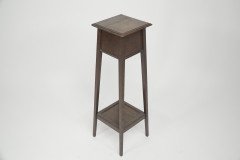 A nice quality Arts and Crafts plant stand with molded details - Thumbnail 4