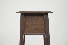 A nice quality Arts and Crafts plant stand with molded details - Thumbnail 6