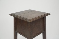 A nice quality Arts and Crafts plant stand with molded details - Thumbnail 7