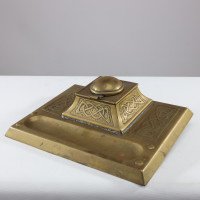 Magaret Gilmour School. An Arts & Crafts brass inkwell with a dome lid and Celtic interlacing - Thumbnail 1