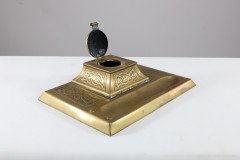 Magaret Gilmour School. An Arts & Crafts brass inkwell with a dome lid and Celtic interlacing - Thumbnail 9
