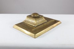 Magaret Gilmour School. An Arts & Crafts brass inkwell with a dome lid and Celtic interlacing - Thumbnail 10