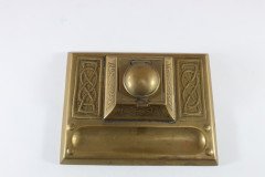 Magaret Gilmour School. An Arts & Crafts brass inkwell with a dome lid and Celtic interlacing - Thumbnail 12