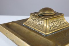 Magaret Gilmour School. An Arts & Crafts brass inkwell with a dome lid and Celtic interlacing - Thumbnail 17
