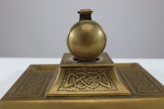 Magaret Gilmour School. An Arts & Crafts brass inkwell with a dome lid and Celtic interlacing - Thumbnail 20