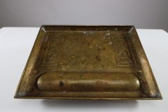 Magaret Gilmour School. An Arts & Crafts brass inkwell with a dome lid and Celtic interlacing - Thumbnail 21