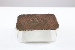 Mid-Century, c.1950 Glass and Copper Jewellery Box with Hand-Hammered Ship Lid - Thumbnail 18