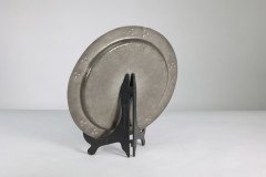 Liberty and Co (attributed). An Arts & Crafts hand hammered pewter plate with five blue enamel jewels - Thumbnail 16
