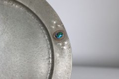 Liberty and Co (attributed). An Arts & Crafts hand hammered pewter plate with five blue enamel jewels - Thumbnail 3