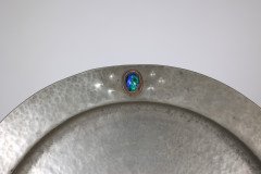 Liberty and Co (attributed). An Arts & Crafts hand hammered pewter plate with five blue enamel jewels - Thumbnail 5