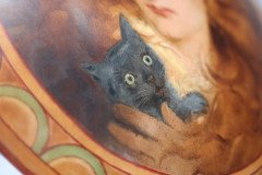 An Art Deco hand painted plate depicting Lois the Witch holding a black cat - Thumbnail 6