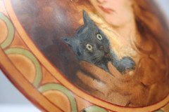 An Art Deco hand painted plate depicting Lois the Witch holding a black cat - Thumbnail 7
