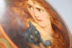 An Art Deco hand painted plate depicting Lois the Witch holding a black cat - Thumbnail 8
