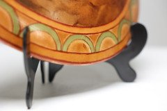 An Art Deco hand painted plate depicting Lois the Witch holding a black cat - Thumbnail 9