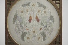 E. W. Godwin Style. An Anglo-Japanese Fire Screen with a Japanese Silk Embroidery - Thumbnail 7