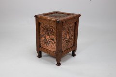 John Pearson, attributed. An Arts & Crafts Log or Coal Box with Fleur De Lys Details - Thumbnail 3