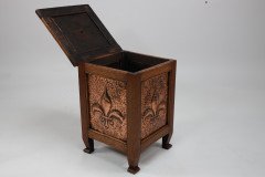 John Pearson, attributed. An Arts & Crafts Log or Coal Box with Fleur De Lys Details - Thumbnail 5