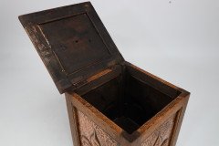 John Pearson, attributed. An Arts & Crafts Log or Coal Box with Fleur De Lys Details - Thumbnail 11