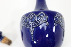 Royal Doulton. An Arts & Crafts Beefeater Gin Advertising Decanter & Stopper - Thumbnail 14