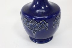 Royal Doulton. An Arts & Crafts Beefeater Gin Advertising Decanter & Stopper - Thumbnail 13