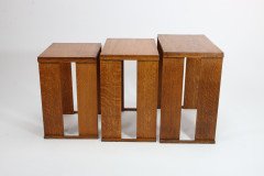 Frank Brangwyn (style of). A nest of three light oak modernist side tables of planked construction - Thumbnail 2