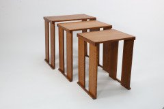 Frank Brangwyn (style of). A nest of three light oak modernist side tables of planked construction - Thumbnail 4