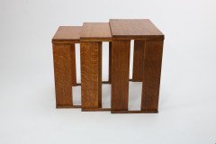 Frank Brangwyn (style of). A nest of three light oak modernist side tables of planked construction - Thumbnail 6
