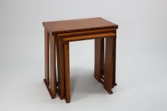 Frank Brangwyn, Style of. A nest of three light Oak modernist side tables of planked construction - Thumbnail 9