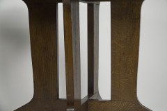An Arts & Crafts good quality oak octagonal centre table with curved supports - Thumbnail 12