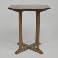 Heals (attributed). An Arts & Crafts side table with an octagonal quarter sawn oak top - Thumbnail 2