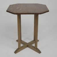 Heals (attributed). An Arts & Crafts side table with an octagonal quarter sawn oak top - Thumbnail 3