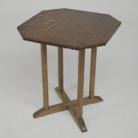 Heals (attributed). An Arts & Crafts side table with an octagonal quarter sawn oak top - Thumbnail 4