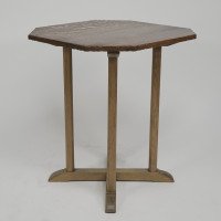 Heals (attributed). An Arts & Crafts side table with an octagonal quarter sawn oak top - Thumbnail 6