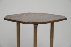 Heals (attributed). An Arts & Crafts side table with an octagonal quarter sawn oak top - Thumbnail 10