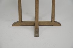 Heals (attributed). An Arts & Crafts side table with an octagonal quarter sawn oak top - Thumbnail 12