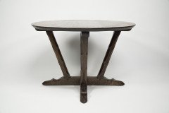 Rupert Griffiths. A late Arts & Crafts Oak circular coffee table with deep sculptured chamfered details - Thumbnail 4