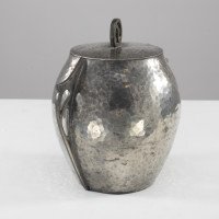William Hutton and Sons, made for Liberty & Co. An Arts & Crafts hand hammered pewter biscuit barrel - Thumbnail 3